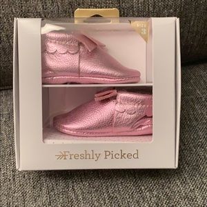 BRAND NEW Freshly Picked Pink Bow Moccasins